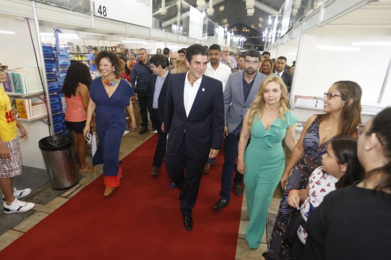 Abertura da Feira do Livro celebra a diversidade e a necessidade de união em prol da Amazônia <div class='credito_fotos'>Foto: Marcelo Seabra / Ag. Pará   |   <a href='/midias/2019/originais/5344_20190824201135__mg_1068.jpg' download><i class='fa-solid fa-download'></i> Download</a></div>