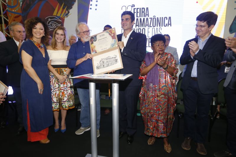 Abertura da Feira do Livro celebra a diversidade e a necessidade de união em prol da Amazônia <div class='credito_fotos'>Foto: Marcelo Seabra / Ag. Pará   |   <a href='/midias/2019/originais/5344_20190824202839__mg_1161.jpg' download><i class='fa-solid fa-download'></i> Download</a></div>