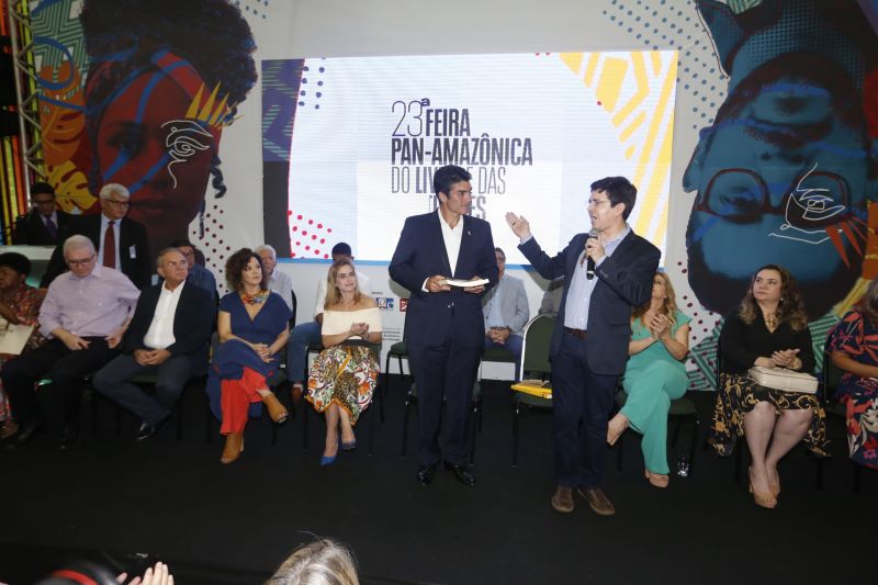 Abertura da Feira do Livro celebra a diversidade e a necessidade de união em prol da Amazônia <div class='credito_fotos'>Foto: Marcelo Seabra / Ag. Pará   |   <a href='/midias/2019/originais/5344_20190824205100__mg_1231.jpg' download><i class='fa-solid fa-download'></i> Download</a></div>