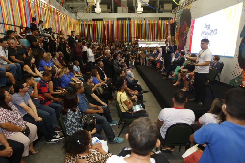 Abertura da Feira do Livro celebra a diversidade e a necessidade de união em prol da Amazônia <div class='credito_fotos'>Foto: Marcelo Seabra / Ag. Pará   |   <a href='/midias/2019/originais/5344_20190824210848__mg_1361.jpg' download><i class='fa-solid fa-download'></i> Download</a></div>