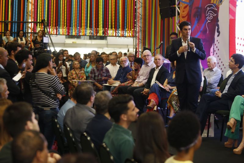 Abertura da Feira do Livro celebra a diversidade e a necessidade de união em prol da Amazônia <div class='credito_fotos'>Foto: Marcelo Seabra / Ag. Pará   |   <a href='/midias/2019/originais/5344_20190824211026__mg_1366.jpg' download><i class='fa-solid fa-download'></i> Download</a></div>
