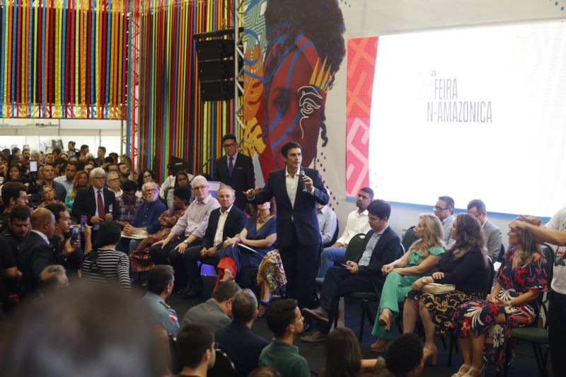 Abertura da Feira do Livro celebra a diversidade e a necessidade de união em prol da Amazônia <div class='credito_fotos'>Foto: Marcelo Seabra / Ag. Pará   |   <a href='/midias/2019/originais/5344_20190824211133__mg_1369.jpg' download><i class='fa-solid fa-download'></i> Download</a></div>