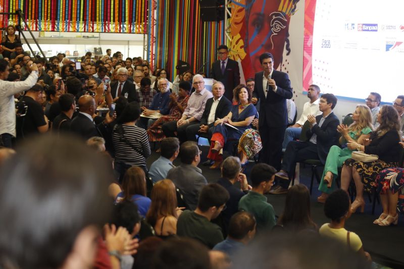Abertura da Feira do Livro celebra a diversidade e a necessidade de união em prol da Amazônia <div class='credito_fotos'>Foto: Marcelo Seabra / Ag. Pará   |   <a href='/midias/2019/originais/5344_20190824211211__mg_1373.jpg' download><i class='fa-solid fa-download'></i> Download</a></div>