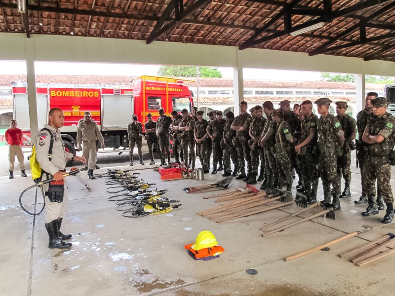 O 9º Grupamento de Bombeiros Militar (9º GBM), sediado em Altamira (PA), ministrou uma "Capacitação em Prevenção e Combate a Incêndio Florestal" a militares do 51º Batalhão de Infantaria de Selva (51º BIS). O treinamento ocorreu neste domingo. 

FOTO: DIVULGAÇÃO / ASCOM EXÉRCITO <div class='credito_fotos'>Foto: Divulgação   |   <a href='/midias/2019/originais/5345_img-20190825-wa0296-3.jpg' download><i class='fa-solid fa-download'></i> Download</a></div>