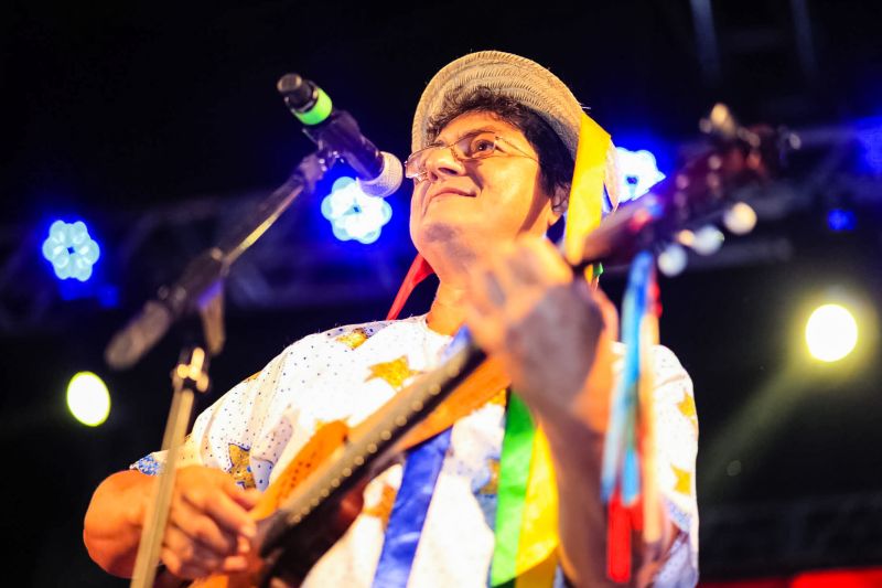 No primeiro encontro literário da 23ª Feira Pan-Amazônica do Livro e das Multivozes, realizado neste domingo (25) no Hangar - Centro de Convenções, os homenageados do evento, João de Jesus Paes Loureiro e Zélia Amador, dividiram suas experiências em um bate-papo descontraído com o público. <div class='credito_fotos'>Foto: Bruno Cecim / Ag.Pará   |   <a href='/midias/2019/originais/5346_photoeditor_20190826_000048966-1868x1245.jpg' download><i class='fa-solid fa-download'></i> Download</a></div>