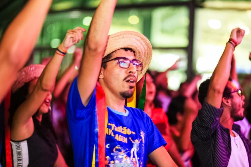 No primeiro encontro literário da 23ª Feira Pan-Amazônica do Livro e das Multivozes, realizado neste domingo (25) no Hangar - Centro de Convenções, os homenageados do evento, João de Jesus Paes Loureiro e Zélia Amador, dividiram suas experiências em um bate-papo descontraído com o público. <div class='credito_fotos'>Foto: Bruno Cecim / Ag.Pará   |   <a href='/midias/2019/originais/5346_photoeditor_20190826_095611086-1926x1284.jpg' download><i class='fa-solid fa-download'></i> Download</a></div>