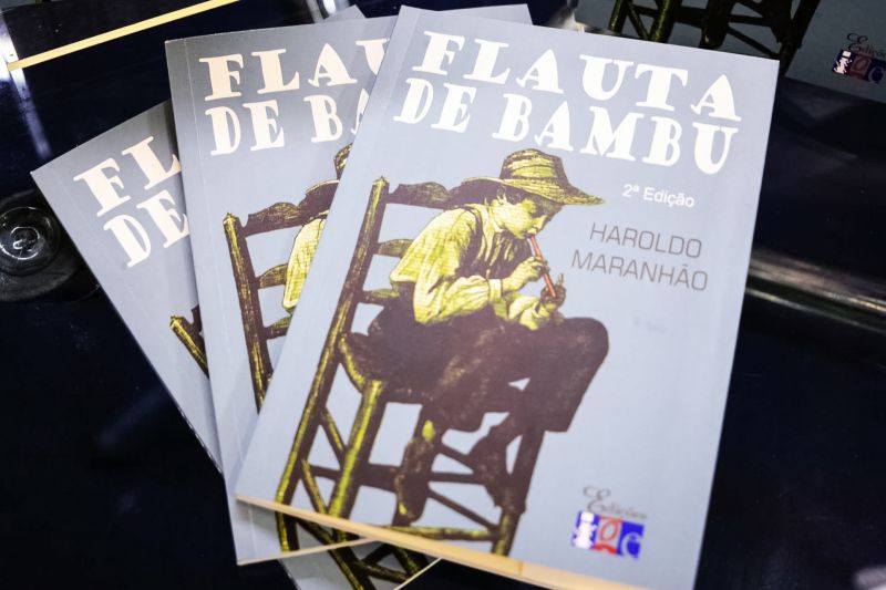 No primeiro encontro literário da 23ª Feira Pan-Amazônica do Livro e das Multivozes, realizado neste domingo (25) no Hangar - Centro de Convenções, os homenageados do evento, João de Jesus Paes Loureiro e Zélia Amador, dividiram suas experiências em um bate-papo descontraído com o público. <div class='credito_fotos'>Foto: Bruno Cecim / Ag.Pará   |   <a href='/midias/2019/originais/5346_photoeditor_20190826_095813542-1926x1284.jpg' download><i class='fa-solid fa-download'></i> Download</a></div>