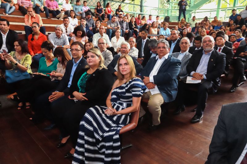 O Pará é um dos estados contemplados pelo “Investe Turismo”, um programa desenvolvido pelo Ministério do Turismo em Parceria com o Sebrae e a Embratur, lançado no Estado nesta segunda (26), durante um Seminário de apresentação do programa, no teatro Estação Gasômetro, em Belém. O evento contou com a presença do governador Helder Barbalho, do ministro do Turismo Marcelo Álvaro Antônio, da ministra da Mulher, da Família e dos Direitos Humanos, Damares Alves e demais autoridades. <div class='credito_fotos'>Foto: Marco Santos / Ag. Pará   |   <a href='/midias/2019/originais/5348_investeturismo20190826_marcosantos_0040.jpg' download><i class='fa-solid fa-download'></i> Download</a></div>