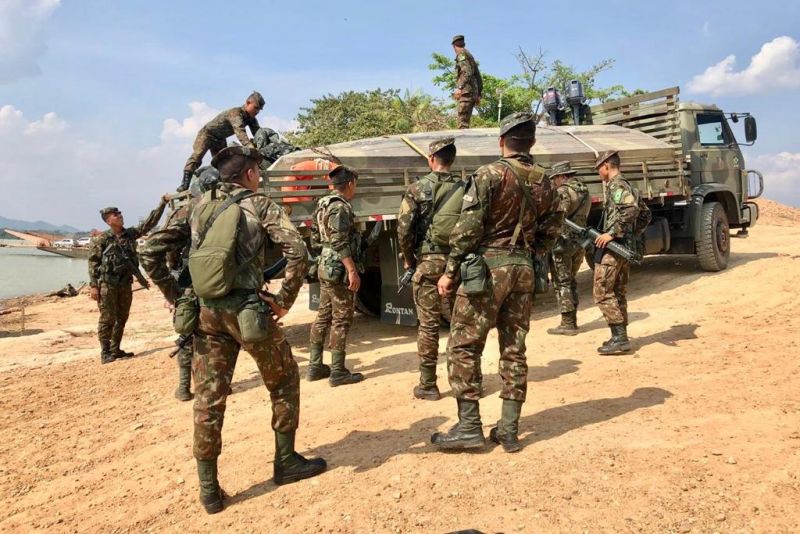 Desde segunda-feira (25), um centro de operações foi instalado no Comando Militar do Norte para planejar, executar e monitorar as ações empregadas, a fim de conter e evitar novos focos de incêndio e desmatamentos ilegais. Ao todo, cerca de 46 militares do 52º BIS, estão em São Félix do Xingu para integrar a operação. <div class='credito_fotos'>Foto: Wesley Costa / Divulgação   |   <a href='/midias/2019/originais/5360_whatsappimage2019-08-28at11.54.242.jpg' download><i class='fa-solid fa-download'></i> Download</a></div>
