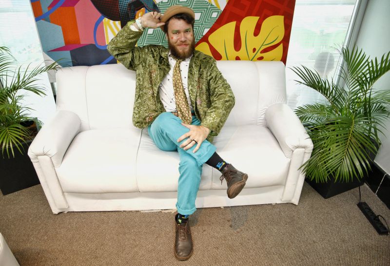 Um dos públicos mais constantes na 23ª Feira Pan-Amazônica do Livro e das Multivozes, que segue até o próximo domingo (1°), no Hangar Centro de Convenções, é o de estudantes da rede pública e privada de ensino. Organizados em caravanas ou deslocados por transporte público mesmo, muitos saem até de outros municípios para prestigiar a programação da Feira, que envolve, além da exposição e comercialização de livros, palestras, rodas de conversa, apresentações teatrais e de dança, entre outras. <div class='credito_fotos'>Foto: Maycon Nunes / Ag. Pará   |   <a href='/midias/2019/originais/5369__94j6675-01.jpg' download><i class='fa-solid fa-download'></i> Download</a></div>