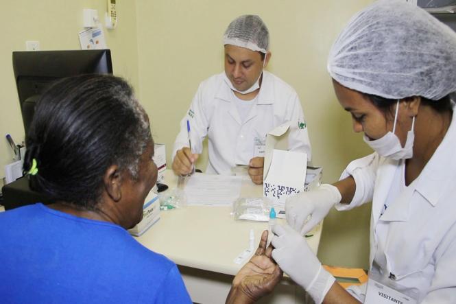 O encerramento da campanha “Março Lilás”, promovida pela Unidade de Alta Complexidade em Oncologia Dr. Vítor Moutinho (Unacon), foi marcado por uma “Blitz da Saúde”. A programação contou com orientações e distribuição de material educativo sobre a importância da prevenção do câncer de colo de útero em pontos estratégicos da cidade de Tucuruí, nesta sexta-feira (29).

FOTO; DIVULGAÇÃO
DATA: 29.03.2019
TUCURUÍ - PA <div class='credito_fotos'>Foto: Divulgação   |   <a href='/midias/2019/originais/538775dd-7638-42d7-b972-83a1e5fb9cd3.jpg' download><i class='fa-solid fa-download'></i> Download</a></div>