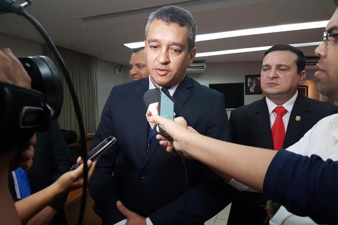 O Estado do Pará ultrapassou a marca de 20 mil presos nos cem primeiros dias de governo e de uma nova gestão prisional. Esse e outros dados foram apresentados, nesta sexta-feira (12), durante coletiva à imprensa, que contou com representantes de todos os órgãos de segurança do Estado, no plenário da Secretaria de Estado de Segurança Pública e Defesa Social (Segup).

FOTO: ASCOM / SUSIPE
DATA: 12.04.2019
BELÉM - PA <div class='credito_fotos'>Foto: ASCOM / SUSIPE   |   <a href='/midias/2019/originais/53958fe7-d538-40c3-bb00-0374e2449635.jpg' download><i class='fa-solid fa-download'></i> Download</a></div>