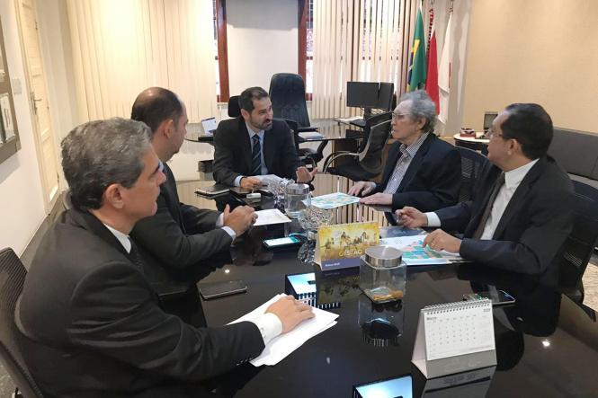 A segurança nas áreas dos Distritos Industriais do Pará foi o tema central de uma reunião, nesta quarta-feira (27), entre o presidente da Companhia de Desenvolvimento Econômico do Pará (Codec), Lutfala Bitar; o diretor de Estratégia e Relações Institucionais da companhia, Pádua Rodrigues; e o titular da Secretaria de Estado de Segurança Pública e Defesa Social (Segup), Ualame Machado. No encontro, estiveram em pauta as demandas dos empresários que atuam em Icoaraci e Ananindeua.

FOTO: ASCOM / CODEC
DATA: 27.03.2019
BELÉM - PA <div class='credito_fotos'>Foto: ASCOM / CODEC   |   <a href='/midias/2019/originais/53a1e3a1-3e66-44e5-85b7-9bd6dfb44f04.jpg' download><i class='fa-solid fa-download'></i> Download</a></div>