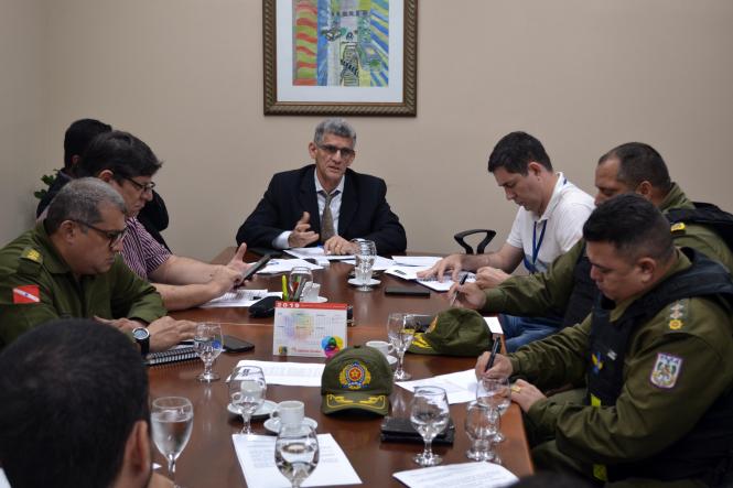 Duas reinvindicações solicitadas pela categoria dos caminhoneiros foram atendidas e apresentadas durante reunião realizada nesta segunda-feira (11), na sede do Departamento de Trânsito do Estado (Detran/PA), em Belém. Participaram representantes do Governo do Estado e membros do Sindicato dos Caminhoneiros Autônomos e da Associação dos Distribuidores de Água.

FOTO: ASCOM DETRAN
DATA: 11.02.2019
BELÉM - PARÁ <div class='credito_fotos'>Foto: ASCOM DETRAN   |   <a href='/midias/2019/originais/53bc528e-e7d0-4a2a-8331-c5ce40e38ab7.jpg' download><i class='fa-solid fa-download'></i> Download</a></div>