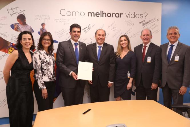 O Estado do Pará assinou, na terça-feira, dia 19/02,  contrato com o Banco Interamericano de Desenvolvimento (BID) para utilização da  linha de crédito do Programa de Modernização da Gestão Fiscal no Brasil (Profisco II), com valor total de U$ 39 milhões de dólares, sendo US$ 35 milhões (cerca de R$ 129 milhões) de financiamento e contrapartida de US$ 3,9 milhões do Estado.O contrato foi assinado pelo governador Helder Barbalho e o representante do BID no Brasil, Hugo Florez Timoran.

FOTO: JAILSON SAM / DIVULGAÇÃO
DATA: 19.02.2019 <div class='credito_fotos'>Foto: Jailson Sam / Divulgação   |   <a href='/midias/2019/originais/53dd913b-13ad-4c5e-8caa-227bceb407e0.jpg' download><i class='fa-solid fa-download'></i> Download</a></div>