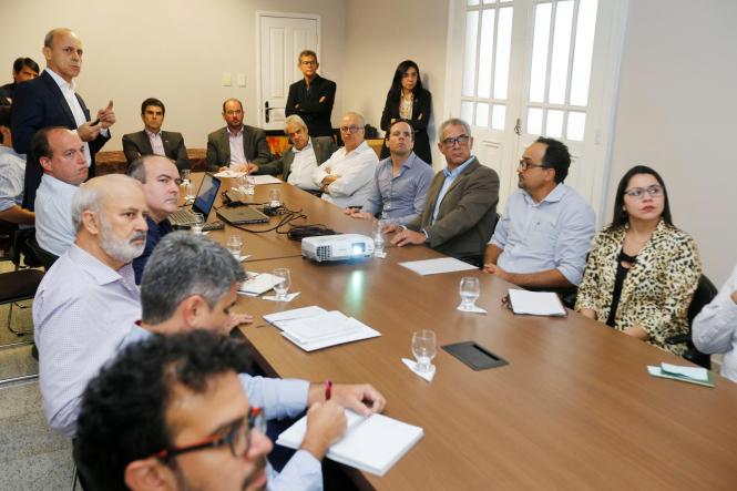 O governador do Pará, Helder Barbalho, determinou a criação de um Grupo de Trabalho para tratar de questões relativas à cadeia agroindustrial da carne no Estado, cuja oficialização deve ocorrer nos próximos dias. O objetivo é identificar e buscar soluções para os gargalos que impedem o crescimento do segmento, hoje responsável por cerca de 10% do PIB (Produto Interno Bruto) do Estado.

FOTO: MARCELO SEABRA / AGÊNCIA PARÁ
DATA: 07.04.2019
BELÉM - PA <div class='credito_fotos'>Foto: Marcelo Seabra / Ag. Pará   |   <a href='/midias/2019/originais/544747d0-ff7d-4ab5-a5c8-77746dc4bc60.jpg' download><i class='fa-solid fa-download'></i> Download</a></div>