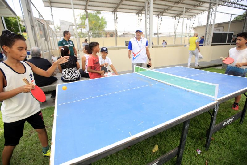 Moradores do bairro do Benguí, em Belém, lotaram, neste sábado (14), as instalações da escola estadual Marilda Nunes para participar das primeiras ações do projeto TerPaz na área. Eles puderam conhecer melhor a proposta do Estado para a redução dos índices de violência no Pará por meio da iniciativa, que promoveu atendimentos de saúde, esporte, lazer, além de orientações de cadastro para cursos e projetos que começam a ser oferecidos na localidade. <div class='credito_fotos'>Foto: Bruno Cecim / Ag.Pará   |   <a href='/midias/2019/originais/5448__v5o1489-2644x1872.jpg' download><i class='fa-solid fa-download'></i> Download</a></div>