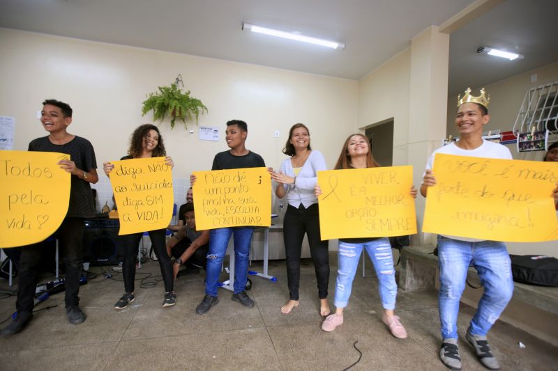 Moradores do bairro do Benguí, em Belém, lotaram, neste sábado (14), as instalações da escola estadual Marilda Nunes para participar das primeiras ações do projeto TerPaz na área. Eles puderam conhecer melhor a proposta do Estado para a redução dos índices de violência no Pará por meio da iniciativa, que promoveu atendimentos de saúde, esporte, lazer, além de orientações de cadastro para cursos e projetos que começam a ser oferecidos na localidade. <div class='credito_fotos'>Foto: Bruno Cecim / Ag.Pará   |   <a href='/midias/2019/originais/5448__v5o1620-2644x1872.jpg' download><i class='fa-solid fa-download'></i> Download</a></div>