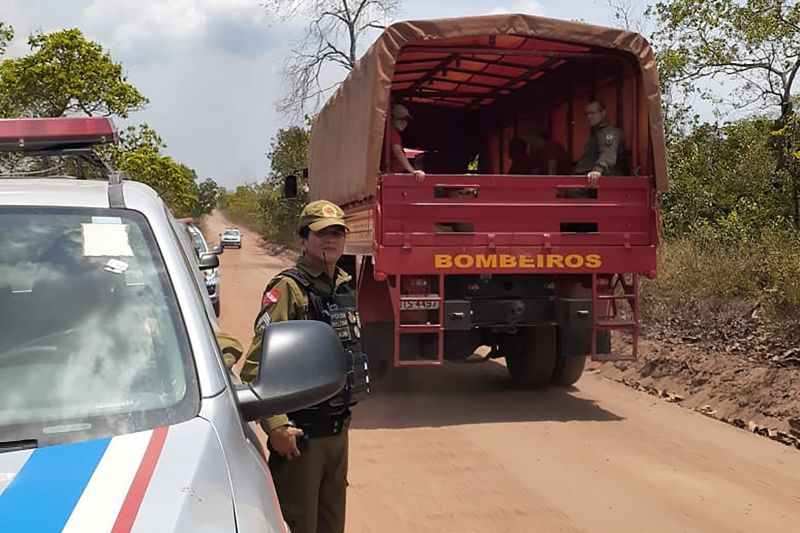 O governo do Pará informa que um incêndio atingiu a floresta de Alter do Chão, em Santarém, no oeste do estado, neste final de semana. Equipes do Corpo de Bombeiros foram deslocadas para atuar no combate às chamas, que começaram neste sábado (14) e avançaram para a rodovia Everaldo Martins. <div class='credito_fotos'>Foto: Divulgação   |   <a href='/midias/2019/originais/5449_foto3.jpg' download><i class='fa-solid fa-download'></i> Download</a></div>