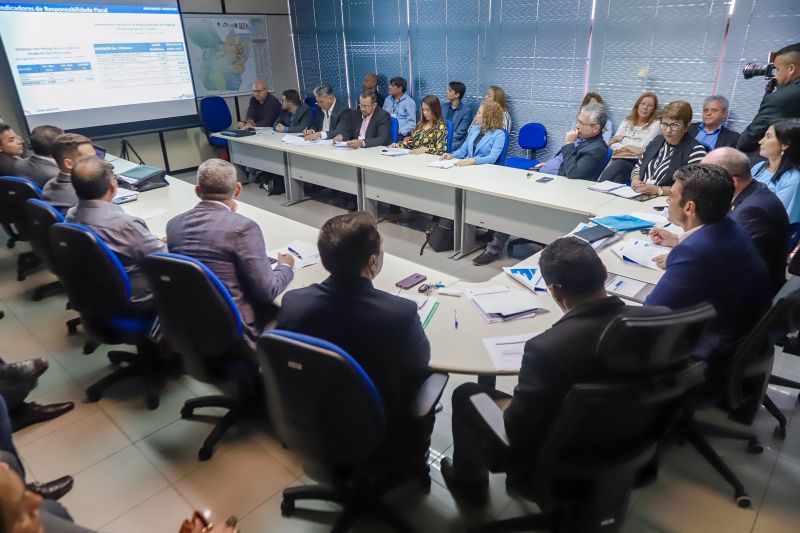 A receita total do Pará somou R$ 13,616 bilhões de janeiro a agosto de 2019, o que representa um crescimento real de 6,8%.  <div class='credito_fotos'>Foto: Marco Santos / Ag. Pará   |   <a href='/midias/2019/originais/5450_image00033.jpg' download><i class='fa-solid fa-download'></i> Download</a></div>