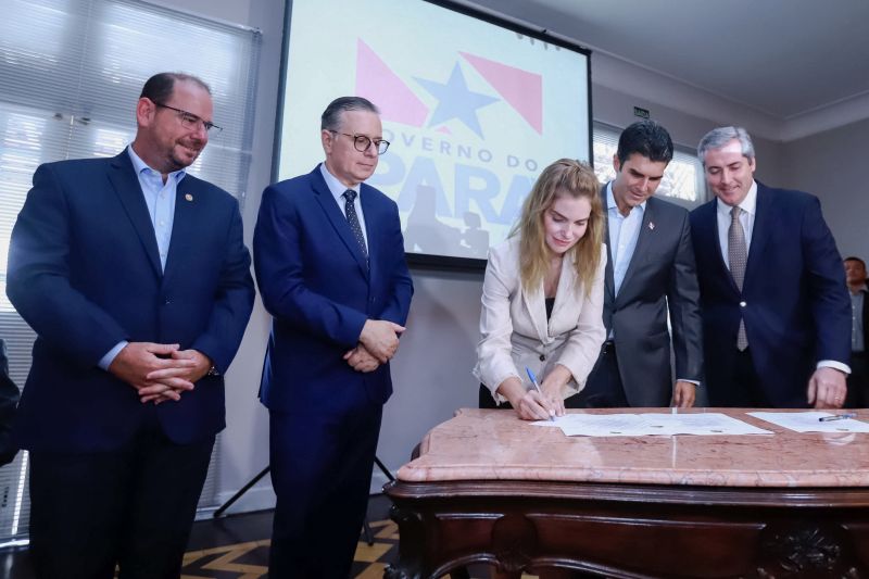 O Governo do Pará firmou um convênio com a empresa mineradora Vale a fim de estruturar ainda mais as ações de segurança pública no sudeste paraense.  <div class='credito_fotos'>Foto: Marco Santos / Ag. Pará   |   <a href='/midias/2019/originais/5454_assinaturaacordosdecooperacaovale_marcosantos_0039.jpg' download><i class='fa-solid fa-download'></i> Download</a></div>