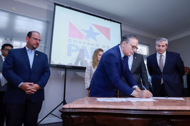 O Governo do Pará firmou um convênio com a empresa mineradora Vale a fim de estruturar ainda mais as ações de segurança pública no sudeste paraense.  <div class='credito_fotos'>Foto: Marco Santos / Ag. Pará   |   <a href='/midias/2019/originais/5454_assinaturaacordosdecooperacaovale_marcosantos_0040.jpg' download><i class='fa-solid fa-download'></i> Download</a></div>