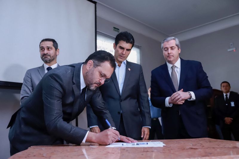 O Governo do Pará firmou um convênio com a empresa mineradora Vale a fim de estruturar ainda mais as ações de segurança pública no sudeste paraense.  <div class='credito_fotos'>Foto: Marco Santos / Ag. Pará   |   <a href='/midias/2019/originais/5454_assinaturaacordosdecooperacaovale_marcosantos_0045.jpg' download><i class='fa-solid fa-download'></i> Download</a></div>