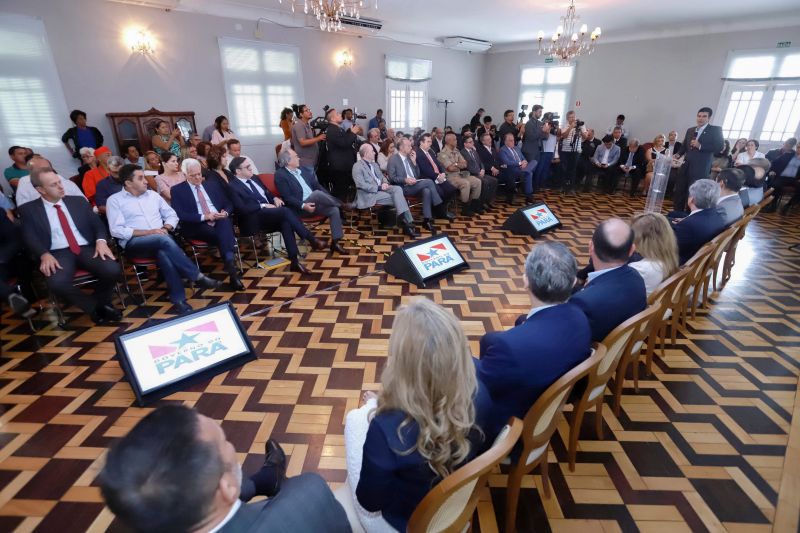 O Governo do Pará firmou um convênio com a empresa mineradora Vale a fim de estruturar ainda mais as ações de segurança pública no sudeste paraense.  <div class='credito_fotos'>Foto: Marco Santos / Ag. Pará   |   <a href='/midias/2019/originais/5454_assinaturaacordosdecooperacaovale_marcosantos_0051.jpg' download><i class='fa-solid fa-download'></i> Download</a></div>