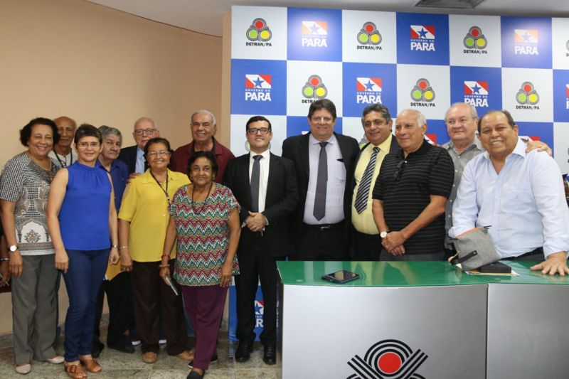 Mais de 200 pessoas estiveram na manhã desta quarta-feira (18), no auditório João Marques, do Departamento de Trânsito do Estado do Pará (Detran), para a abertura da Semana Nacional de Trânsito 2019 (SNT). Sob o slogan “No trânsito, o sentido é a vida”, a semana este ano contará com uma extensa programação na capital e só termina no dia 25, em Marabá. <div class='credito_fotos'>Foto: ASCOM / DETRAN   |   <a href='/midias/2019/originais/5459_photo-2019-09-18-15-33-09_10.jpg' download><i class='fa-solid fa-download'></i> Download</a></div>