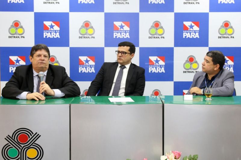 Mais de 200 pessoas estiveram na manhã desta quarta-feira (18), no auditório João Marques, do Departamento de Trânsito do Estado do Pará (Detran), para a abertura da Semana Nacional de Trânsito 2019 (SNT). Sob o slogan “No trânsito, o sentido é a vida”, a semana este ano contará com uma extensa programação na capital e só termina no dia 25, em Marabá. <div class='credito_fotos'>Foto: ASCOM / DETRAN   |   <a href='/midias/2019/originais/5459_photo-2019-09-18-15-33-09_11.jpg' download><i class='fa-solid fa-download'></i> Download</a></div>