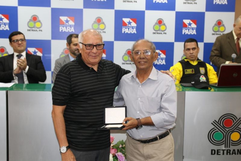 Mais de 200 pessoas estiveram na manhã desta quarta-feira (18), no auditório João Marques, do Departamento de Trânsito do Estado do Pará (Detran), para a abertura da Semana Nacional de Trânsito 2019 (SNT). Sob o slogan “No trânsito, o sentido é a vida”, a semana este ano contará com uma extensa programação na capital e só termina no dia 25, em Marabá. <div class='credito_fotos'>Foto: ASCOM / DETRAN   |   <a href='/midias/2019/originais/5459_photo-2019-09-18-15-33-09_3.jpg' download><i class='fa-solid fa-download'></i> Download</a></div>