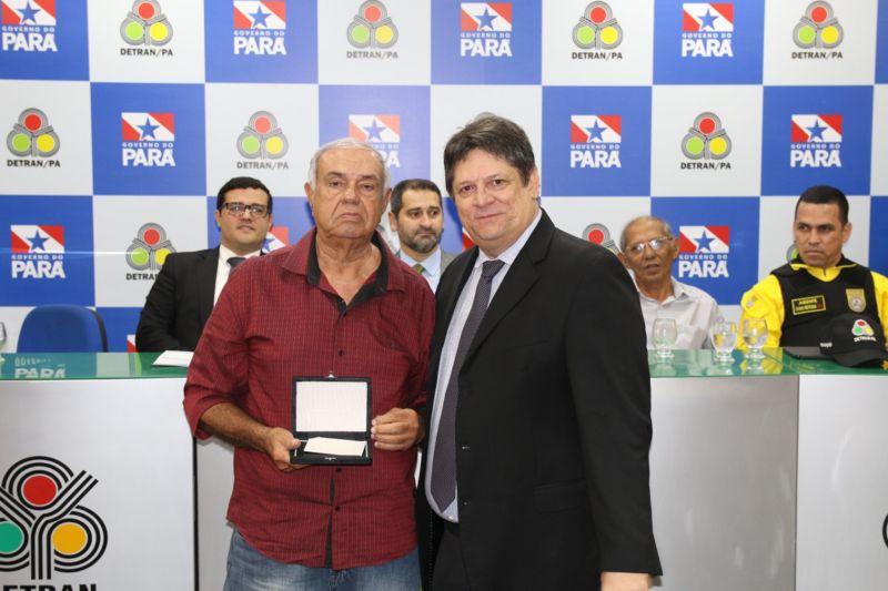 Mais de 200 pessoas estiveram na manhã desta quarta-feira (18), no auditório João Marques, do Departamento de Trânsito do Estado do Pará (Detran), para a abertura da Semana Nacional de Trânsito 2019 (SNT). Sob o slogan “No trânsito, o sentido é a vida”, a semana este ano contará com uma extensa programação na capital e só termina no dia 25, em Marabá. <div class='credito_fotos'>Foto: ASCOM / DETRAN   |   <a href='/midias/2019/originais/5459_photo-2019-09-18-15-33-09_5.jpg' download><i class='fa-solid fa-download'></i> Download</a></div>