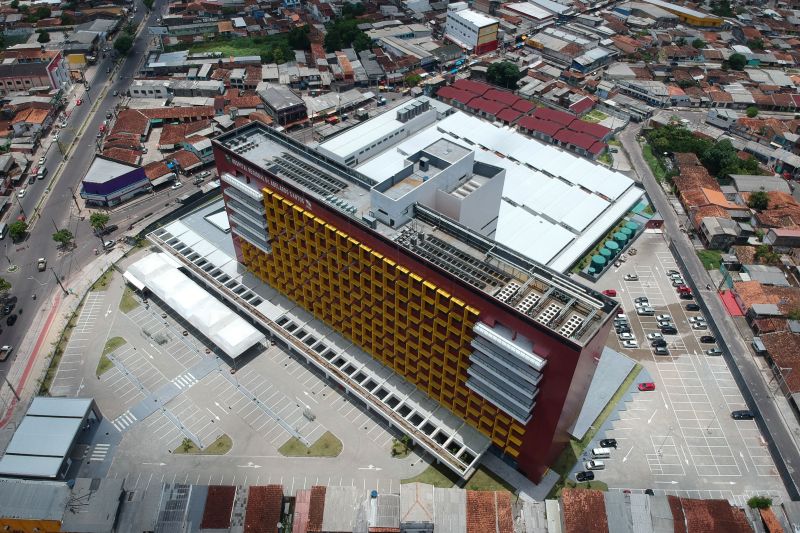 O Governo do Pará entrega, nesta quinta-feira (19), às 10h, o Hospital Regional Dr. Abelardo Santos, no distrito de Icoaraci, que agora será o maior hospital público do Pará.  <div class='credito_fotos'>Foto: Tarcisio Carvalho / AG. Pará   |   <a href='/midias/2019/originais/5461_dji_1123.jpg' download><i class='fa-solid fa-download'></i> Download</a></div>