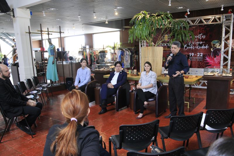  <div class='credito_fotos'>Foto: JADER PAES / AG. PARÁ   |   <a href='/midias/2019/originais/5463_feiradochocolatepolojoalheiro14.jpg' download><i class='fa-solid fa-download'></i> Download</a></div>