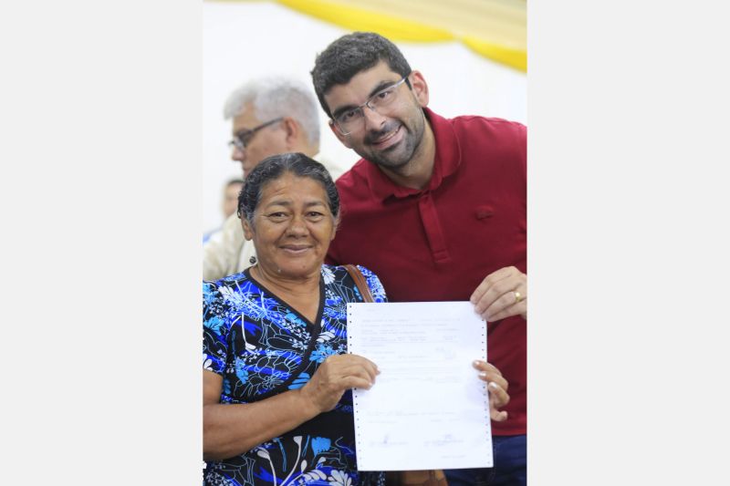 O Governo do Estado segue assistindo as famílias vítimas do incêndio que destruiu dezenas de casas no bairro da Pedreira, em Belém, na semana passada. <div class='credito_fotos'>Foto: Marco Santos / Ag. Pará   |   <a href='/midias/2019/originais/5468_seasterbeneficioseventuais_marcosantos_0022.jpg' download><i class='fa-solid fa-download'></i> Download</a></div>