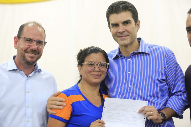 O Governo do Estado segue assistindo as famílias vítimas do incêndio que destruiu dezenas de casas no bairro da Pedreira, em Belém, na semana passada. <div class='credito_fotos'>Foto: Marco Santos / Ag. Pará   |   <a href='/midias/2019/originais/5468_seasterbeneficioseventuais_marcosantos_0030.jpg' download><i class='fa-solid fa-download'></i> Download</a></div>