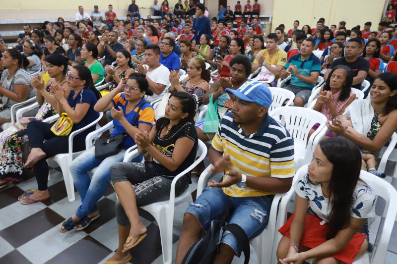 O Governo do Estado segue assistindo as famílias vítimas do incêndio que destruiu dezenas de casas no bairro da Pedreira, em Belém, na semana passada. <div class='credito_fotos'>Foto: Marco Santos / Ag. Pará   |   <a href='/midias/2019/originais/5468_seasterbeneficioseventuais_marcosantos_0039.jpg' download><i class='fa-solid fa-download'></i> Download</a></div>