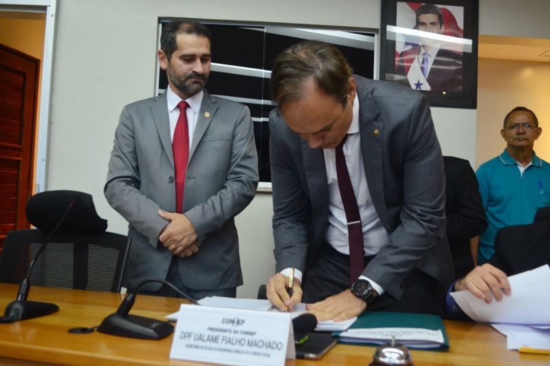 luiz Marcio Teixeira Cypriano tomando posse <div class='credito_fotos'>Foto: Elielson Modesto / Ascom Segup   |   <a href='/midias/2019/originais/5469_viceluizmarcioteixeiracyprianotomandoposse2.jpg' download><i class='fa-solid fa-download'></i> Download</a></div>