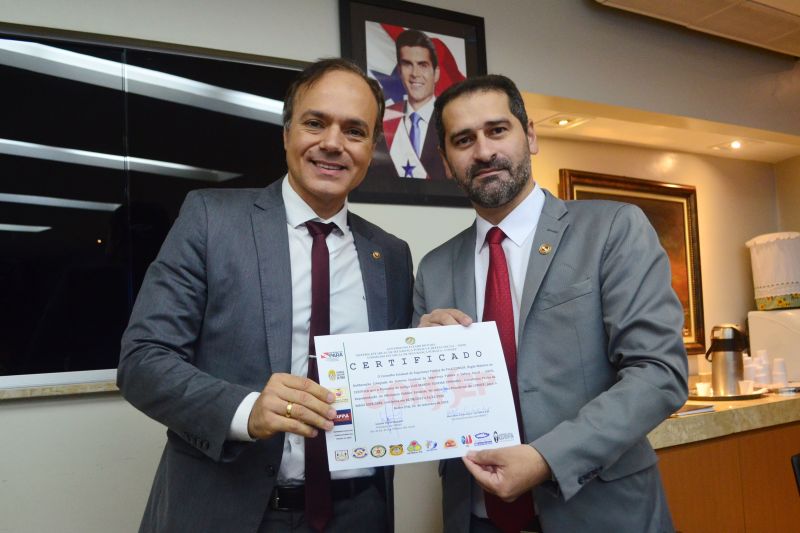  <div class='credito_fotos'>Foto: Elielson Modesto / Ascom Segup   |   <a href='/midias/2019/originais/5469_viceluizmarcioteixeiracyprianotomandoposse9.jpg' download><i class='fa-solid fa-download'></i> Download</a></div>