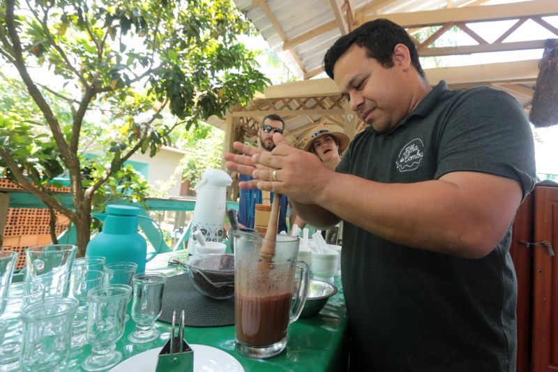  <div class='credito_fotos'>Foto: Alex Ribeiro / Ag. Pará   |   <a href='/midias/2019/originais/5471_festivaldochocolatevisitailhadocumbu-20190920_fotosalexribeiro0608.jpg' download><i class='fa-solid fa-download'></i> Download</a></div>