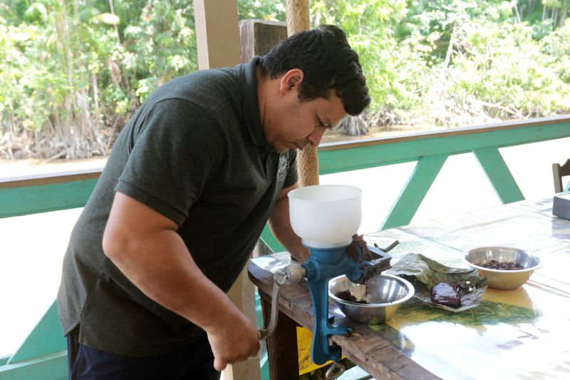 <div class='credito_fotos'>Foto: Alex Ribeiro / Ag. Pará   |   <a href='/midias/2019/originais/5471_festivaldochocolatevisitailhadocumbu-20190920_fotosalexribeiro0638.jpg' download><i class='fa-solid fa-download'></i> Download</a></div>