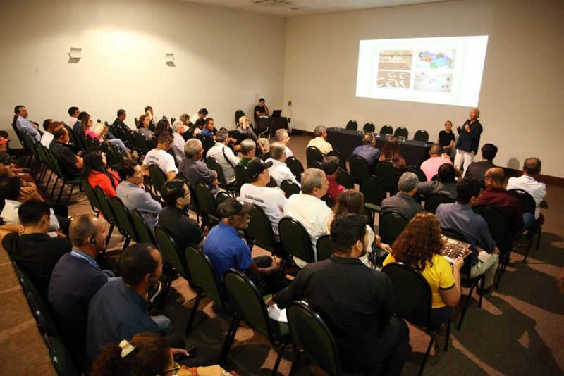 O Curso de "Bean to Bar", realizado pelo VI Festival Internacional de Chocolate, em Belém, atraiu confeiteiros, pessoas que trabalham na fabricação de chocolates e quem buscavam saber mais sobre o processo de produção artesanal do cacau até o chocolate, o evento foi realizado na Universidade da Amazônia (Unama). <div class='credito_fotos'>Foto: Bruno Cecim / Ag.Pará   |   <a href='/midias/2019/originais/5474_photoeditor_20190920_161423344-1867x1245.jpg' download><i class='fa-solid fa-download'></i> Download</a></div>