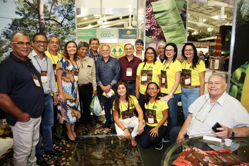 O Curso de "Bean to Bar", realizado pelo VI Festival Internacional de Chocolate, em Belém, atraiu confeiteiros, pessoas que trabalham na fabricação de chocolates e quem buscavam saber mais sobre o processo de produção artesanal do cacau até o chocolate, o evento foi realizado na Universidade da Amazônia (Unama). <div class='credito_fotos'>Foto: Bruno Cecim / Ag.Pará   |   <a href='/midias/2019/originais/5474_photoeditor_20190920_193313328-1867x1245.jpg' download><i class='fa-solid fa-download'></i> Download</a></div>