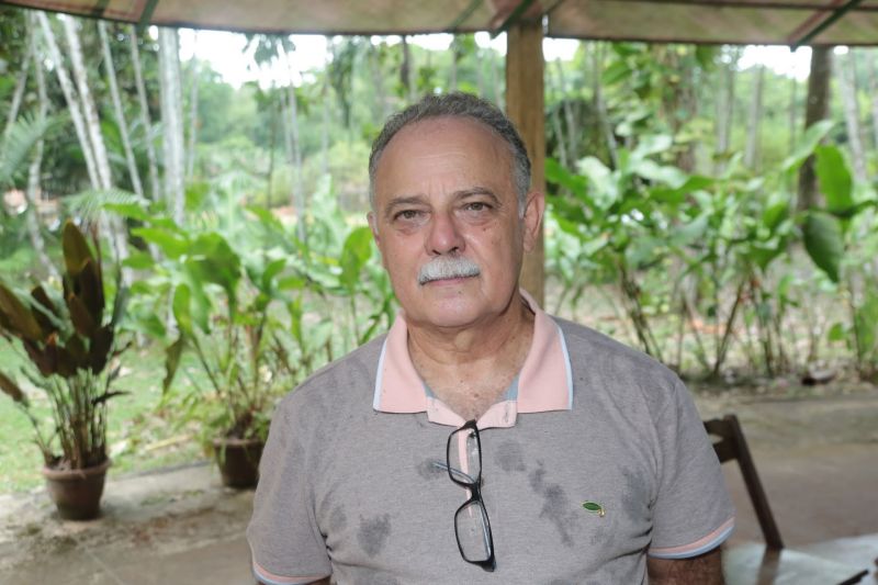 Hoje (21) o grupo de Jornalistas foi conhecer as atividades da Comissão Executiva do Plano da Lavoura Cacaueira
(Ceplac), que é uma das responsáveis pelo desenvolvimento tecnológico e científico da cacauicultura no Pará. Durante a visita, o chefe de pesquisa e extensão do Pará e Amapá da Ceplac, Fernando Mendes, repassou dados da produção estadual. <div class='credito_fotos'>Foto: Alex Ribeiro / Ag. Pará   |   <a href='/midias/2019/originais/5477_20190921100017_img_4946.jpg' download><i class='fa-solid fa-download'></i> Download</a></div>