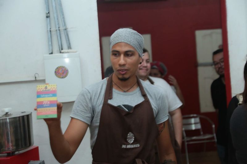 Hoje (21) o grupo de Jornalistas foi conhecer as atividades da Comissão Executiva do Plano da Lavoura Cacaueira
(Ceplac), que é uma das responsáveis pelo desenvolvimento tecnológico e científico da cacauicultura no Pará. Durante a visita, o chefe de pesquisa e extensão do Pará e Amapá da Ceplac, Fernando Mendes, repassou dados da produção estadual. <div class='credito_fotos'>Foto: Alex Ribeiro / Ag. Pará   |   <a href='/midias/2019/originais/5477_20190921115447_img_5000.jpg' download><i class='fa-solid fa-download'></i> Download</a></div>