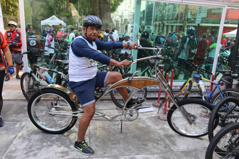 Uma manhã cheia de saúde, segurança e alegria, foi assim o primeiro passeio ciclístico realizado pelo Detran do Pará como parte integrante da Semana Nacional de Trânsito (SNT) e em comemoração ao Dia Mundial Sem Carro, comemorado neste domingo (22). O passeio percorreu diversas avenidas da capital paraense. <div class='credito_fotos'>Foto: ASCOM / DETRAN   |   <a href='/midias/2019/originais/5483_photo-2019-09-22-11-48-17.jpg' download><i class='fa-solid fa-download'></i> Download</a></div>