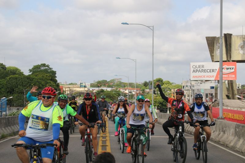 Uma manhã cheia de saúde, segurança e alegria, foi assim o primeiro passeio ciclístico realizado pelo Detran do Pará como parte integrante da Semana Nacional de Trânsito (SNT) e em comemoração ao Dia Mundial Sem Carro, comemorado neste domingo (22). O passeio percorreu diversas avenidas da capital paraense. <div class='credito_fotos'>Foto: ASCOM / DETRAN   |   <a href='/midias/2019/originais/5483_photo-2019-09-22-11-48-17_11.jpg' download><i class='fa-solid fa-download'></i> Download</a></div>