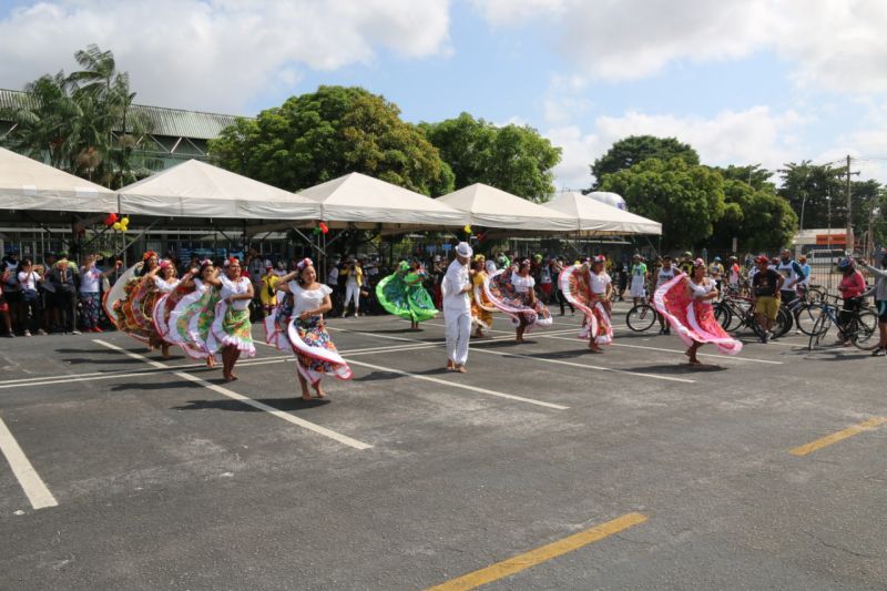 Uma manhã cheia de saúde, segurança e alegria, foi assim o primeiro passeio ciclístico realizado pelo Detran do Pará como parte integrante da Semana Nacional de Trânsito (SNT) e em comemoração ao Dia Mundial Sem Carro, comemorado neste domingo (22). O passeio percorreu diversas avenidas da capital paraense. <div class='credito_fotos'>Foto: ASCOM / DETRAN   |   <a href='/midias/2019/originais/5483_photo-2019-09-22-11-48-17_15.jpg' download><i class='fa-solid fa-download'></i> Download</a></div>