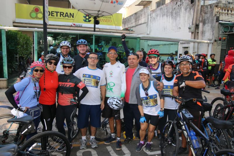Uma manhã cheia de saúde, segurança e alegria, foi assim o primeiro passeio ciclístico realizado pelo Detran do Pará como parte integrante da Semana Nacional de Trânsito (SNT) e em comemoração ao Dia Mundial Sem Carro, comemorado neste domingo (22). O passeio percorreu diversas avenidas da capital paraense. <div class='credito_fotos'>Foto: ASCOM / DETRAN   |   <a href='/midias/2019/originais/5483_photo-2019-09-22-11-48-17_2.jpg' download><i class='fa-solid fa-download'></i> Download</a></div>