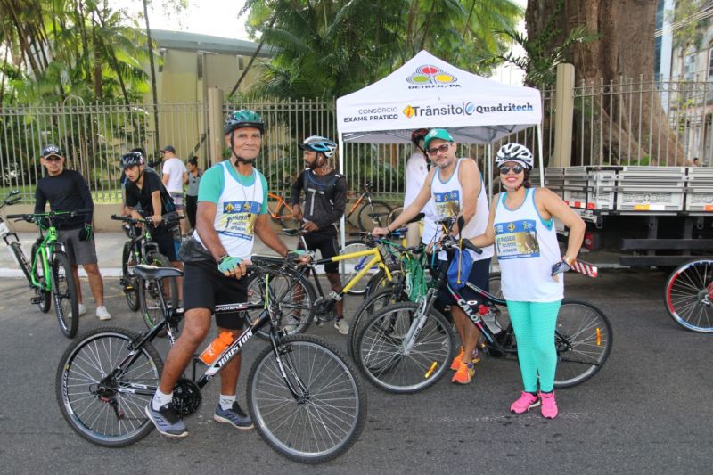 Uma manhã cheia de saúde, segurança e alegria, foi assim o primeiro passeio ciclístico realizado pelo Detran do Pará como parte integrante da Semana Nacional de Trânsito (SNT) e em comemoração ao Dia Mundial Sem Carro, comemorado neste domingo (22). O passeio percorreu diversas avenidas da capital paraense. <div class='credito_fotos'>Foto: ASCOM / DETRAN   |   <a href='/midias/2019/originais/5483_photo-2019-09-22-11-48-17_3.jpg' download><i class='fa-solid fa-download'></i> Download</a></div>